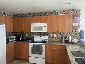 8999 NW 107th Ct in Doral, FL - Building Photo - Building Photo