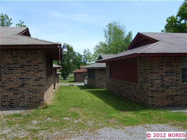 Twin Oaks Apartments in Tahlequah, OK - Building Photo - Building Photo