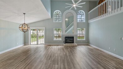 468 Queensbridge Dr in Lake Mary, FL - Foto de edificio - Building Photo