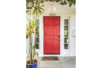 1563 Lucretia Ave in Los Angeles, CA - Building Photo - Building Photo