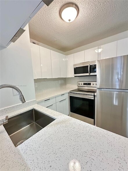 15609 SW 73rd Cir Terrace, Unit 89 in Miami, FL - Building Photo - Building Photo