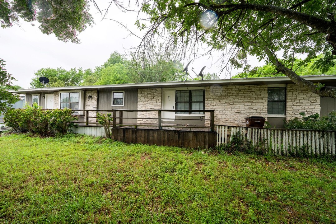 6950 Lark Haven Ln in San Antonio, TX - Building Photo