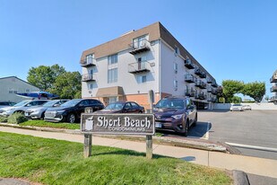 155 Short Beach Rd, Unit #311 in Stratford, CT - Building Photo
