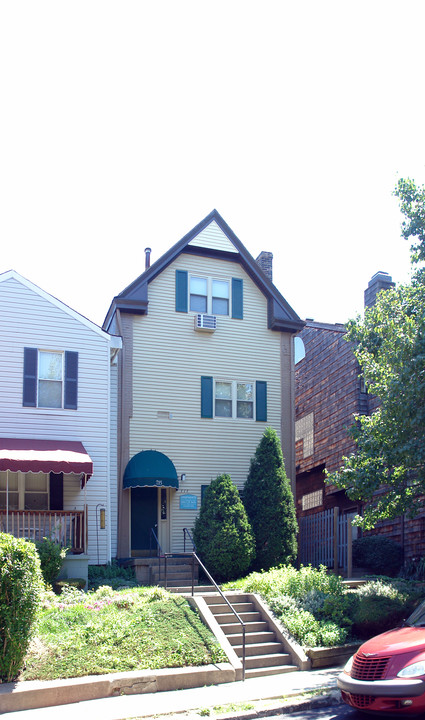 715 Bellefonte St in Pittsburgh, PA - Building Photo