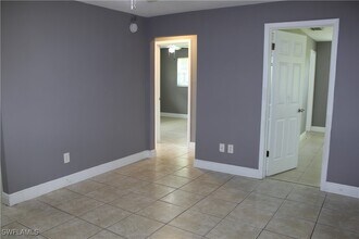334 Cape Coral Pkwy W in Cape Coral, FL - Building Photo - Building Photo