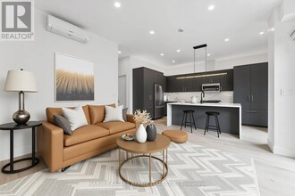 1064 Dufferin St in Toronto, ON - Building Photo - Building Photo