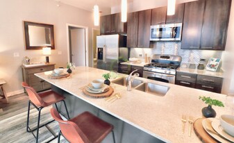 697 N Kingsbury St in Chicago, IL - Building Photo