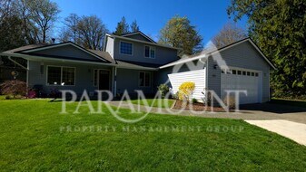 1536 Puget Dr E in Port Orchard, WA - Building Photo