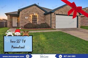 7808 Salton Ln in Arlington, TX - Building Photo