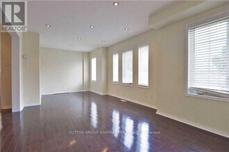 838 Golden Farmer Way in Mississauga, ON - Building Photo - Building Photo
