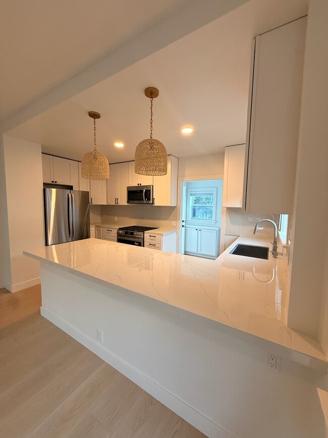 509 Coronel Pl in Santa Barbara, CA - Building Photo - Building Photo