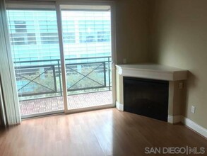 525 Eleventh Ave in San Diego, CA - Foto de edificio - Building Photo