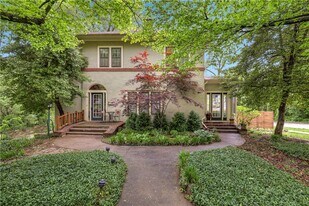 402 W Ila St in Fayetteville, AR - Building Photo