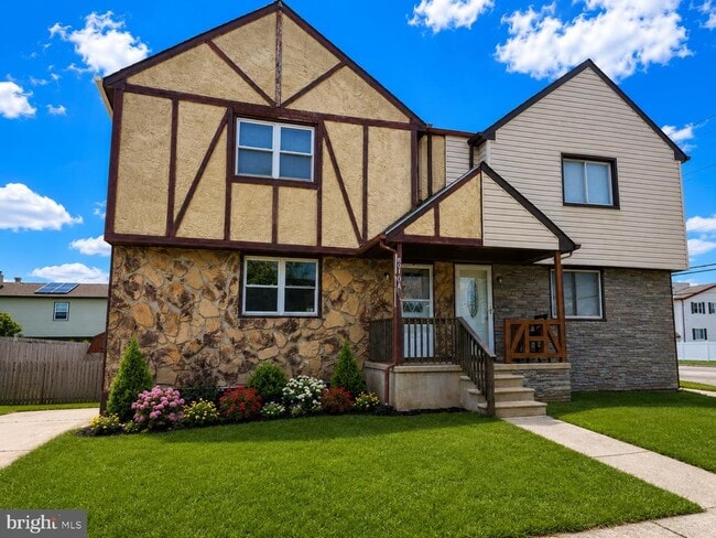property at 610 N Victoria Ave