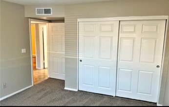 3030 Hillcrest Dr in Los Angeles, CA - Building Photo - Building Photo