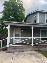 1339 W Ridgewood Ct-Unit -B in San Antonio, TX - Foto de edificio - Building Photo
