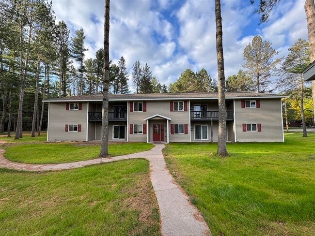 302 Balsam St in Woodruff, WI - Building Photo - Building Photo