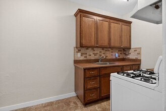 1324 N Peterson Ave in Long Beach, CA - Building Photo - Building Photo