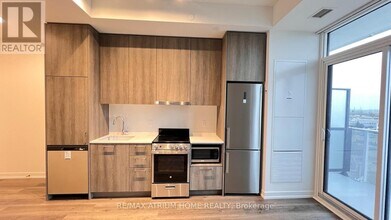 195 Commerce St in Vaughan, ON - Building Photo - Building Photo