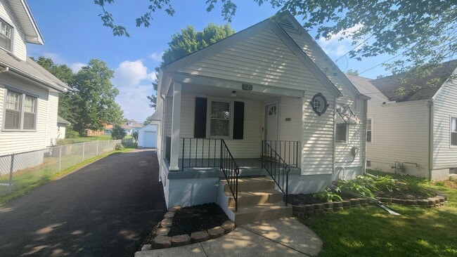 property at 1025 Bellaire Ave