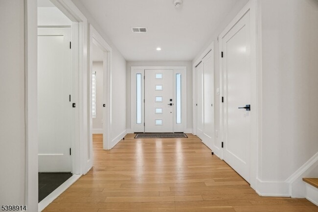 30 Hemlock Terrace in Springfield, NJ - Building Photo - Building Photo