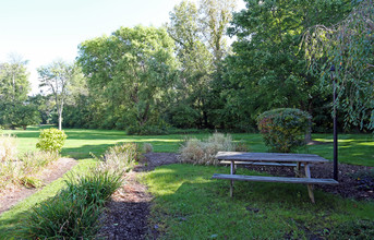 Yorkshire Woods Apartments in Cuyahoga Falls, OH - Building Photo - Building Photo