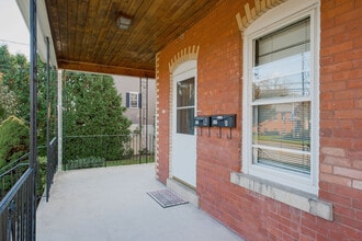 181 Newington Rd in West Hartford, CT - Building Photo - Building Photo