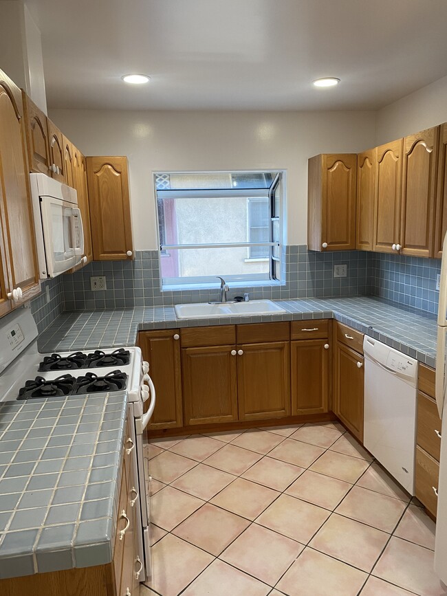 4400 Overland Ave, Unit 3 in Culver City, CA - Building Photo - Building Photo