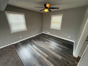 1008 NW Range St in Blue Springs, MO - Building Photo - Building Photo