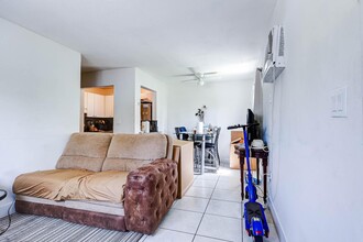 1864 NW 28th St in Miami, FL - Building Photo - Interior Photo