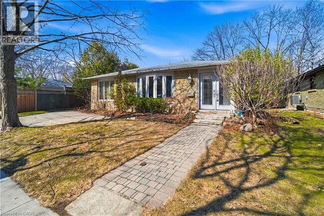 481 Anthony Dr in Oakville, ON - Building Photo - Building Photo