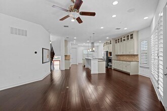 6533 E Hill Dr in Austin, TX - Building Photo - Building Photo