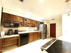 7252 Holiday Hill Ct in Jacksonville, FL - Building Photo - Building Photo