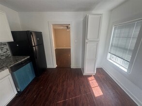 7018 Avenue F in Houston, TX - Foto de edificio - Building Photo