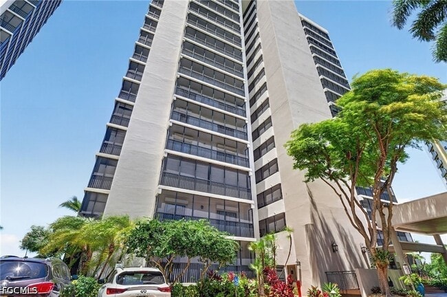 1900 Virginia Ave, Unit 802 in Ft. Myers, FL - Building Photo - Building Photo