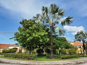 7230 NW 114th Ave in Doral, FL - Foto de edificio - Building Photo