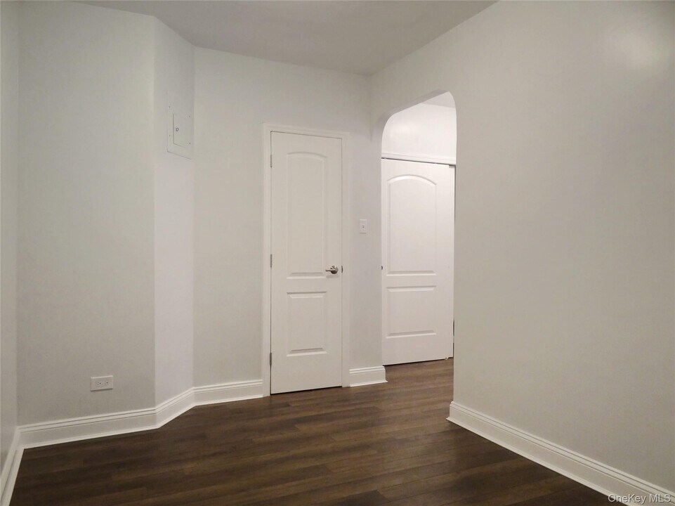 88-12 Elmhurst Ave in Queens, NY - Building Photo