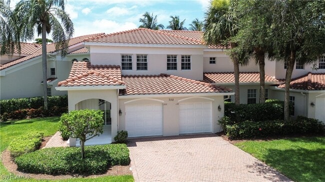 700 L'Ambiance Cir in Naples, FL - Building Photo - Building Photo