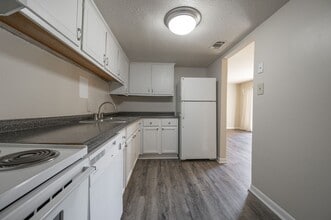 500 Umstead Dr in Chapel Hill, NC - Building Photo - Building Photo