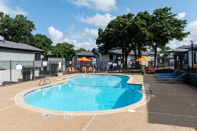 Bedford Hills in Bedford, TX - Building Photo - Building Photo