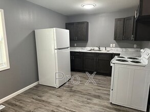 825 S Cherokee St in Girard, KS - Building Photo - Building Photo