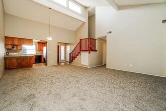 1350 Northview Dr in Sacramento, CA - Foto de edificio - Building Photo