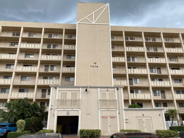 7076 Huntington Ln in Delray Beach, FL - Building Photo - Building Photo