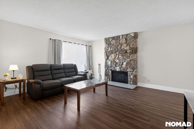 866 S Stone Cir in Anaheim, CA - Building Photo - Building Photo