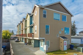 Pine Street 6 Plex in Tacoma, WA - Foto de edificio - Building Photo