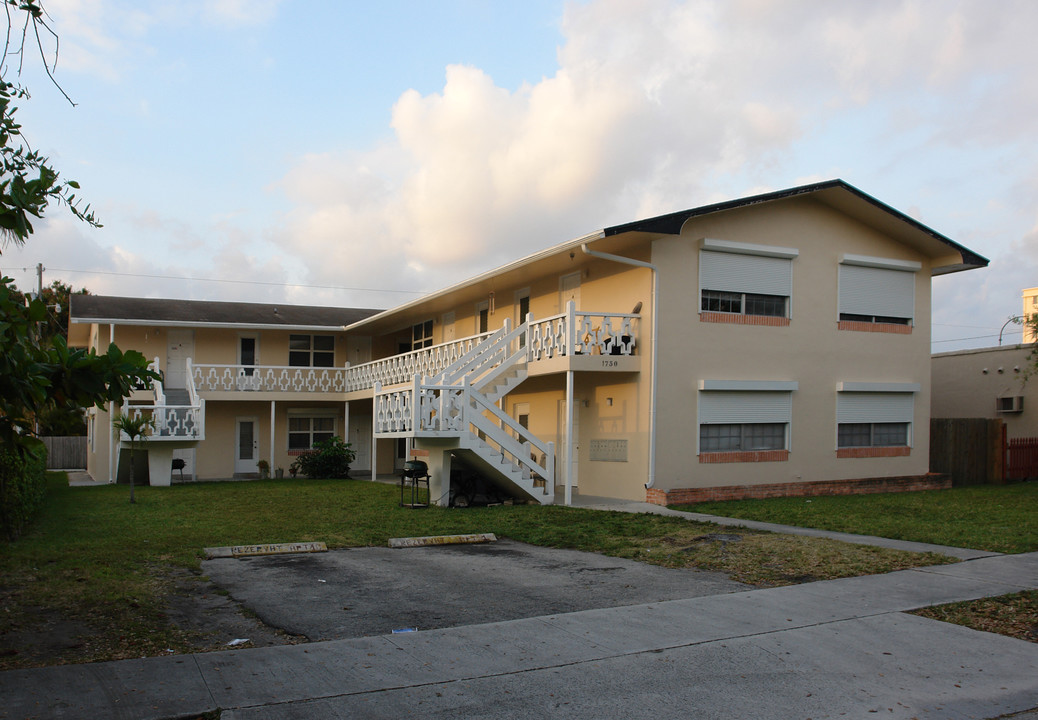 1730 Madison St in Hollywood, FL - Building Photo