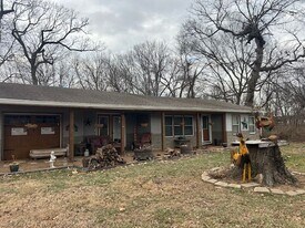 13810 Byars Rd in Grandview, MO - Building Photo