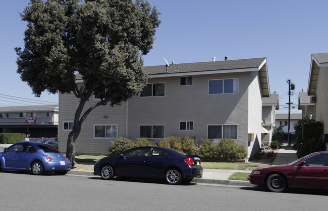 540 La Cadena Way in La Habra, CA - Foto de edificio - Building Photo