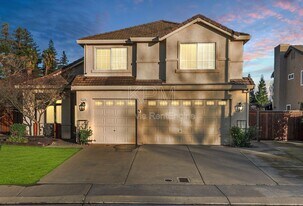 2326 Carriage Dr in Lodi, CA - Building Photo