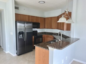 10060 Lake Cove Dr in Ft. Myers, FL - Building Photo - Building Photo